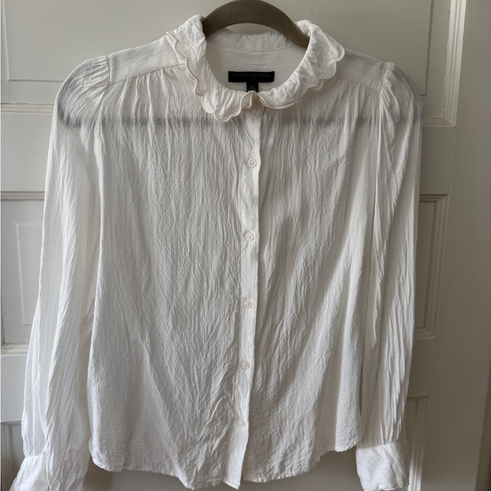 Banana Republic Fluted Peter Pan Double Collar White  Blouse in EUC, M -S Petite